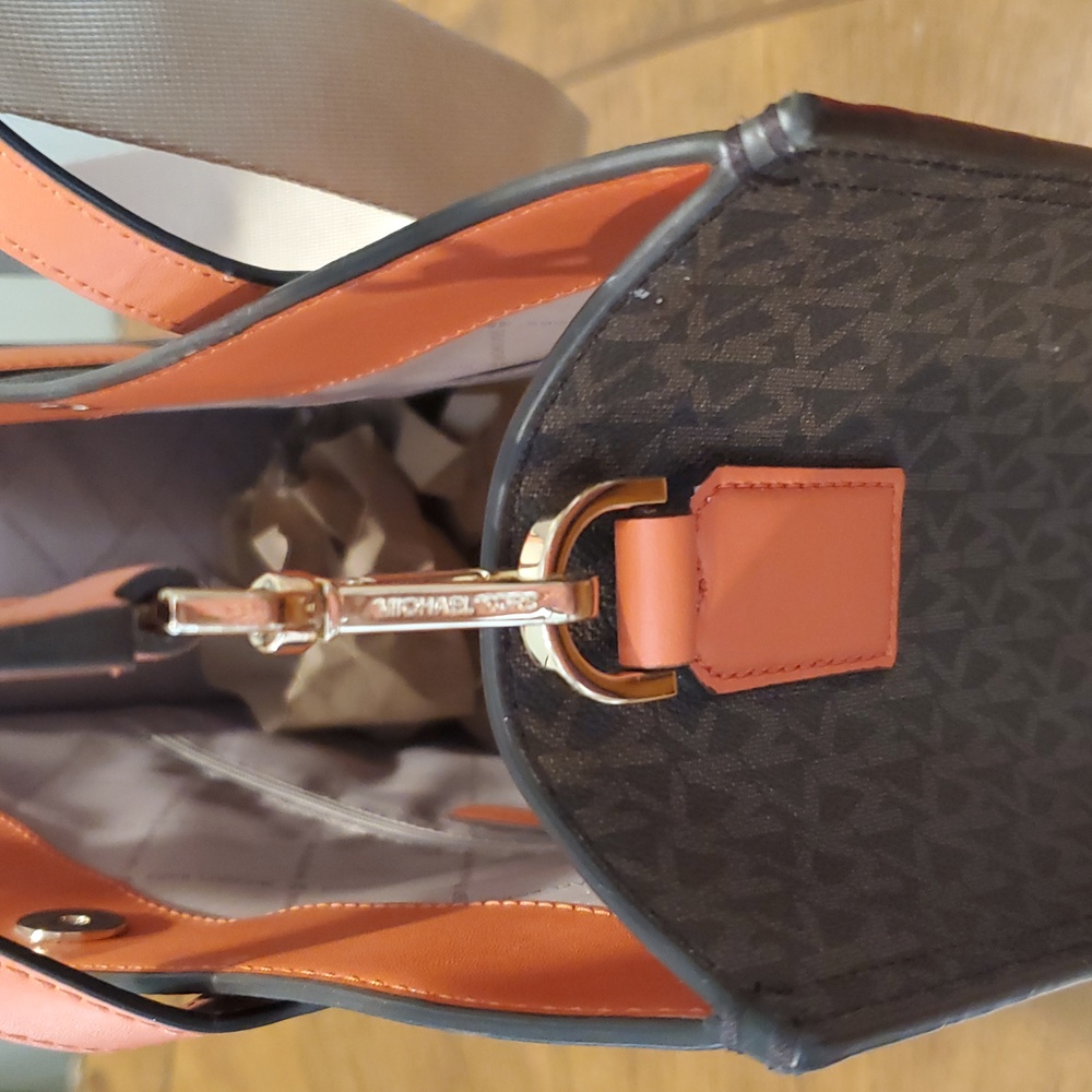 Like NEW Michael Kors Signature Kenly Tote - Picture 13 of 14